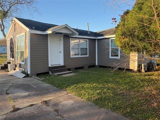 301 N Avenue C, Freeport, TX 77541