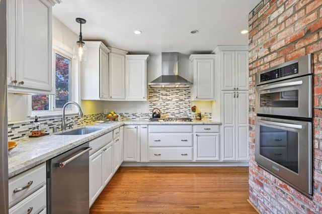 30 Rollingwood Dr, San Rafael, CA 94901