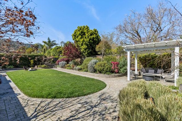 30 Rollingwood Dr, San Rafael, CA 94901