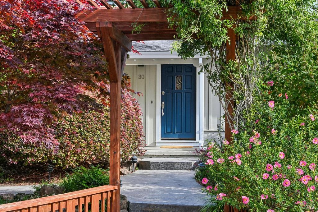 30 Rollingwood Dr, San Rafael, CA 94901