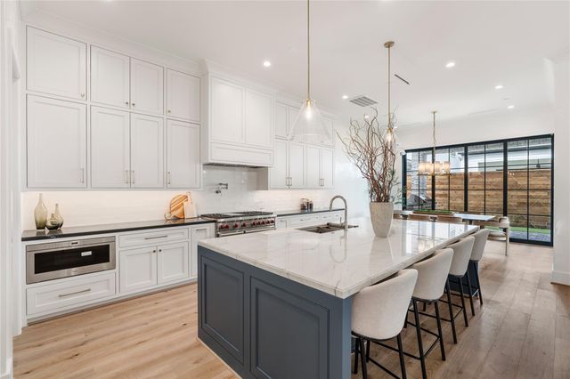 1204 Willard Street, Houston, TX 77006