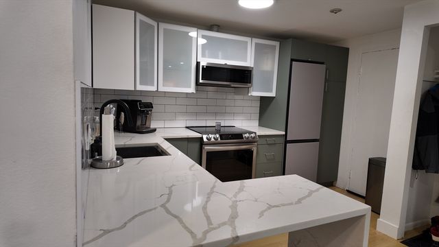 99 Cluff Crossing E9, Salem, NH 03079