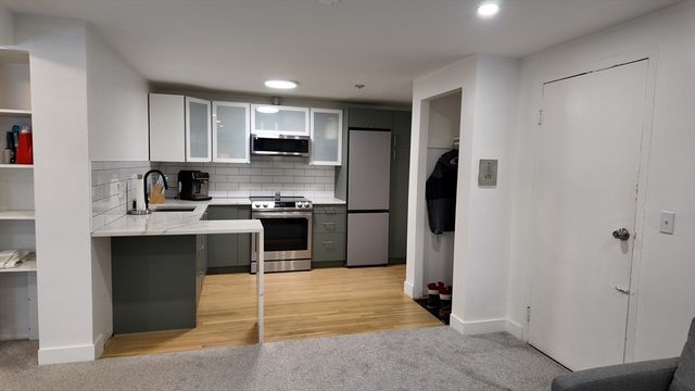 99 Cluff Crossing E9, Salem, NH 03079