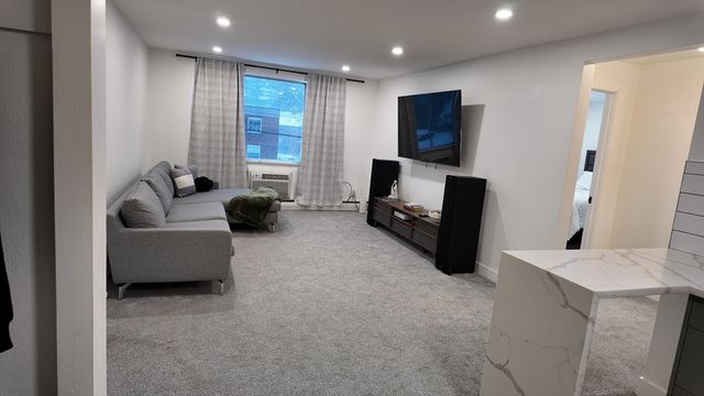 99 Cluff Crossing E9, Salem, NH 03079