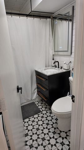 99 Cluff Crossing E9, Salem, NH 03079