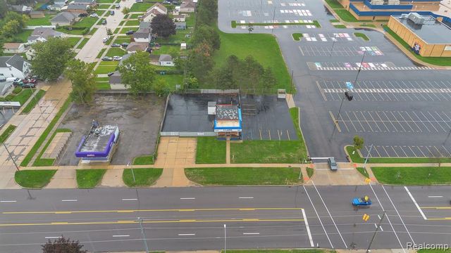 6738 Middlebelt Road, Garden City, MI 48135