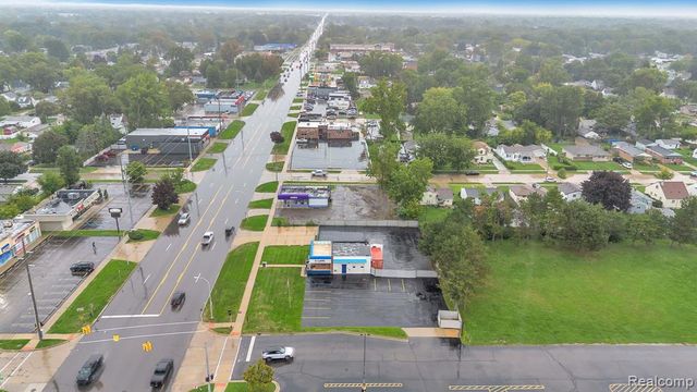 6738 Middlebelt Road, Garden City, MI 48135