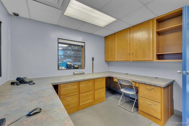 6738 Middlebelt Road, Garden City, MI 48135