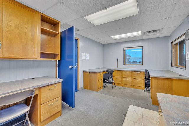6738 Middlebelt Road, Garden City, MI 48135