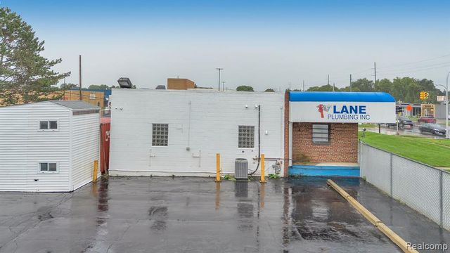 6738 Middlebelt Road, Garden City, MI 48135