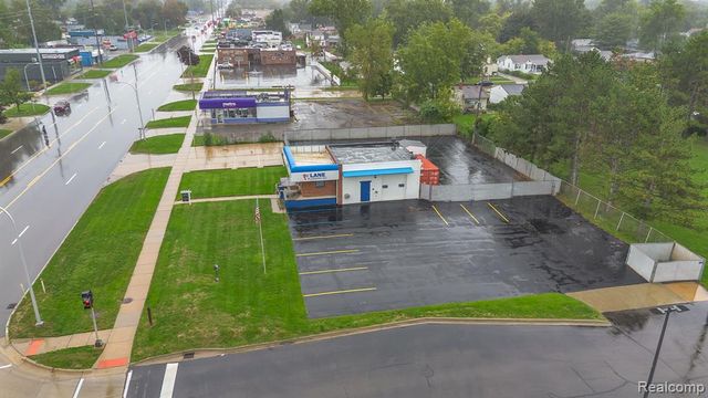 6738 Middlebelt Road, Garden City, MI 48135