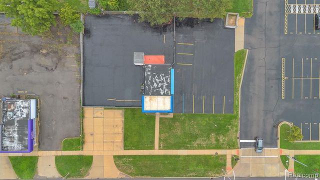 6738 Middlebelt Road, Garden City, MI 48135