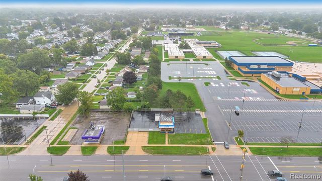 6738 Middlebelt Road, Garden City, MI 48135