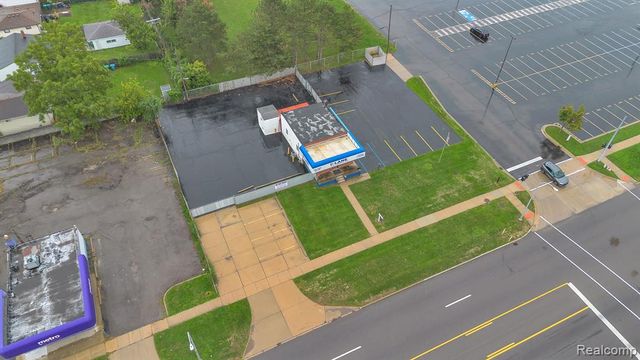 6738 Middlebelt Road, Garden City, MI 48135