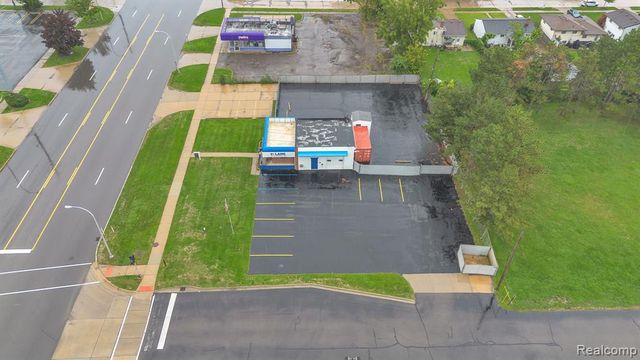 6738 Middlebelt Road, Garden City, MI 48135