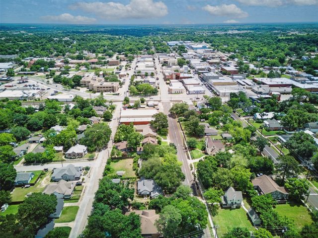 407 W Main Street, Brenham, TX 77833