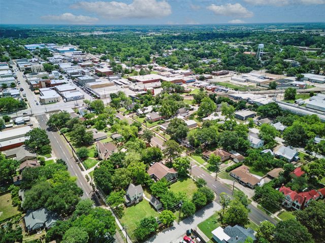 407 W Main Street, Brenham, TX 77833