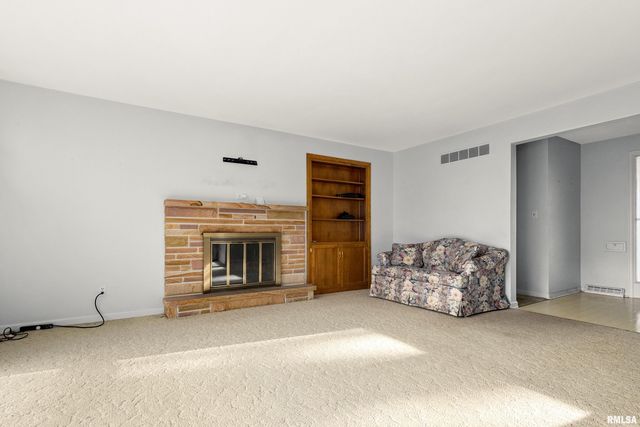 2024 W NEWMAN Parkway, Peoria, IL 61604