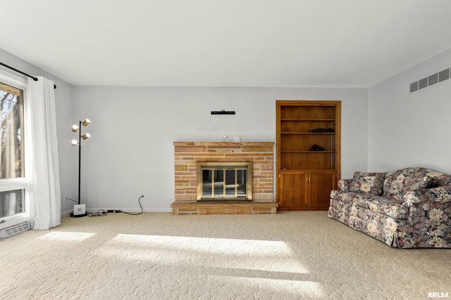 2024 W NEWMAN Parkway, Peoria, IL 61604