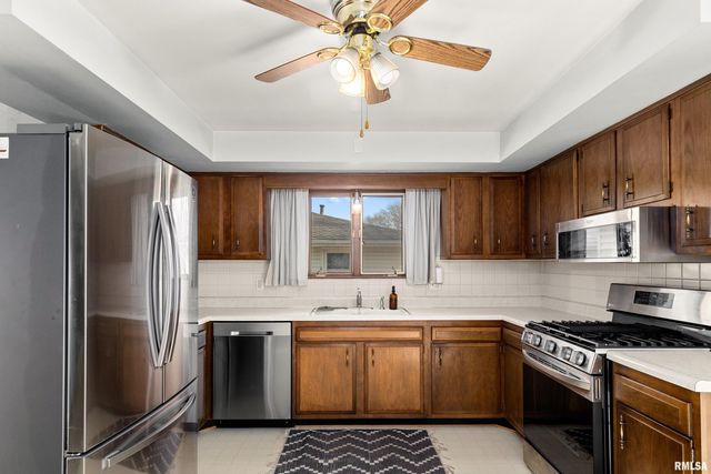 2024 W NEWMAN Parkway, Peoria, IL 61604