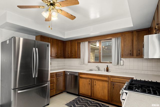 2024 W NEWMAN Parkway, Peoria, IL 61604