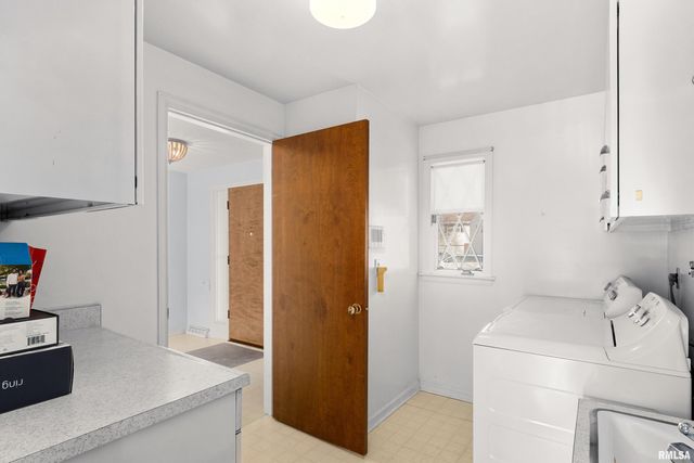 2024 W NEWMAN Parkway, Peoria, IL 61604