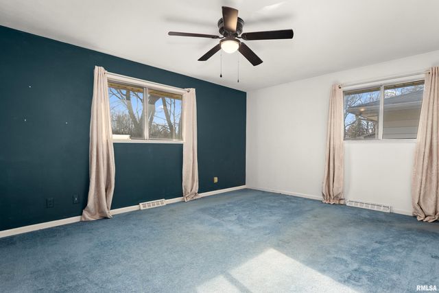 2024 W NEWMAN Parkway, Peoria, IL 61604