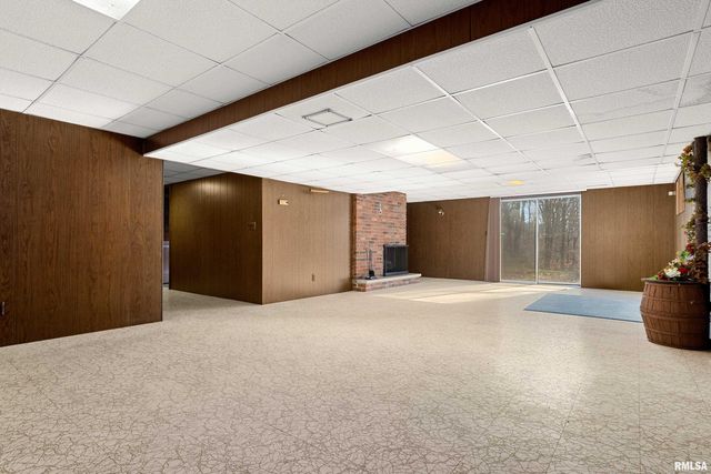 2024 W NEWMAN Parkway, Peoria, IL 61604