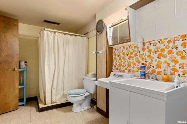 2024 W NEWMAN Parkway, Peoria, IL 61604