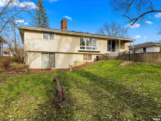 2024 W NEWMAN Parkway, Peoria, IL 61604