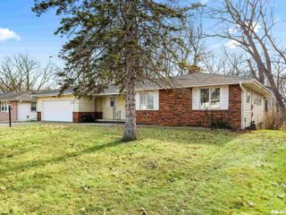 2024 W NEWMAN Parkway, Peoria, IL 61604