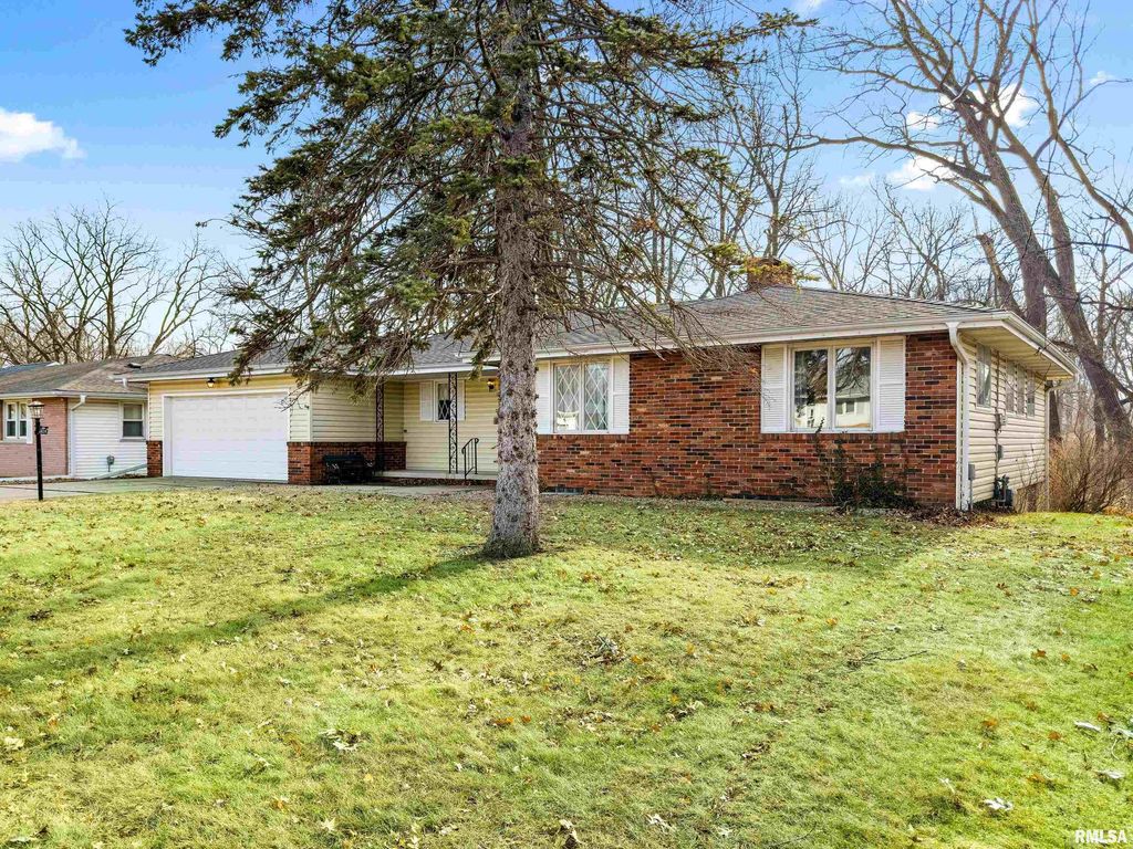 2024 W NEWMAN Parkway, Peoria, IL 61604