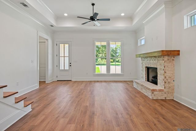 12079 Pendarvis Ln, Walker, LA 70785