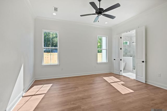12079 Pendarvis Ln, Walker, LA 70785