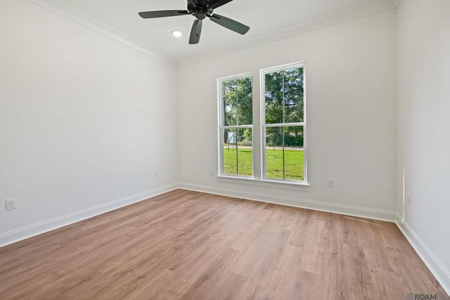 12079 Pendarvis Ln, Walker, LA 70785