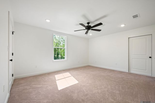 12079 Pendarvis Ln, Walker, LA 70785
