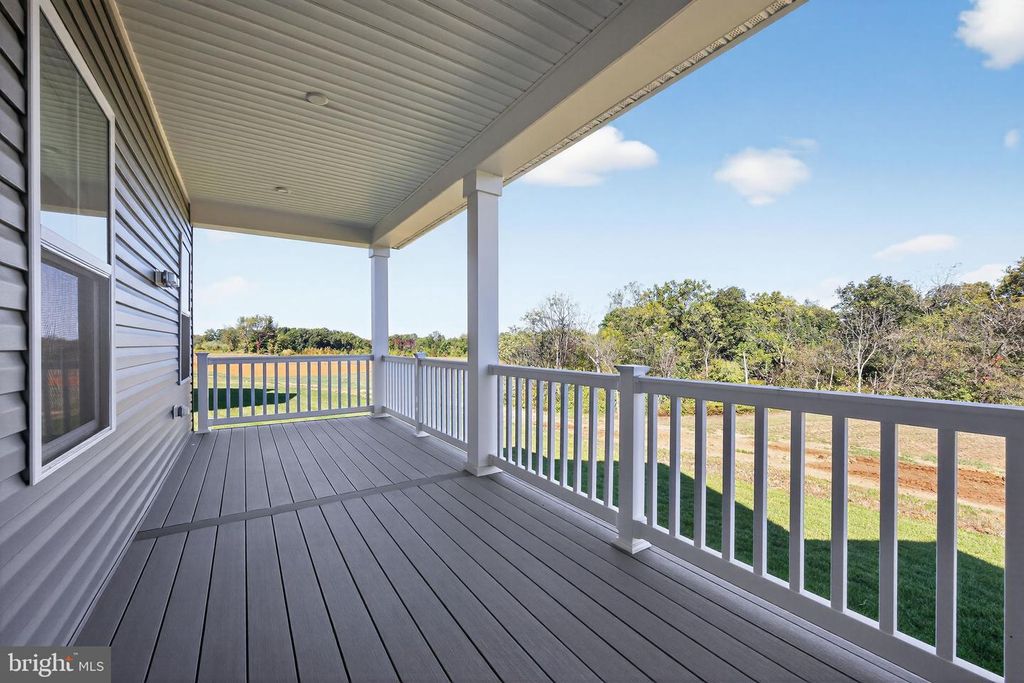 142 EISENHOWER DR, Swedesboro, NJ 08085
