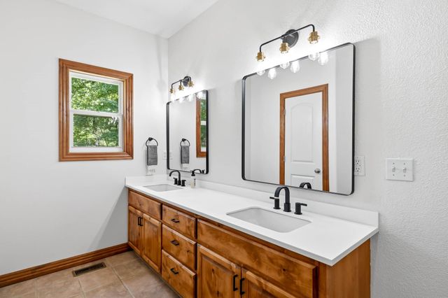 175 Trails Head Road, Highlandville, MO 65669