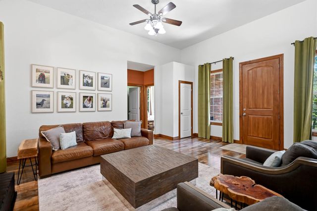 175 Trails Head Road, Highlandville, MO 65669
