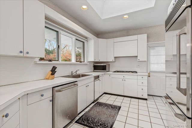 34 Lakeshore Drive, Eastchester, NY 10709