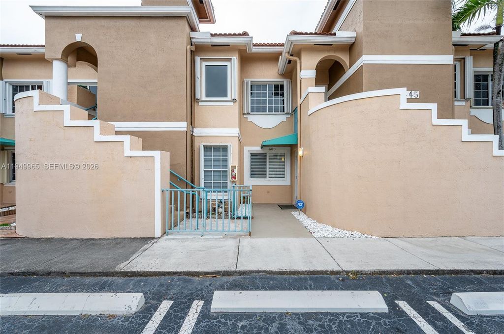 6445 SW 130th Pl 603, Miami, FL 33183