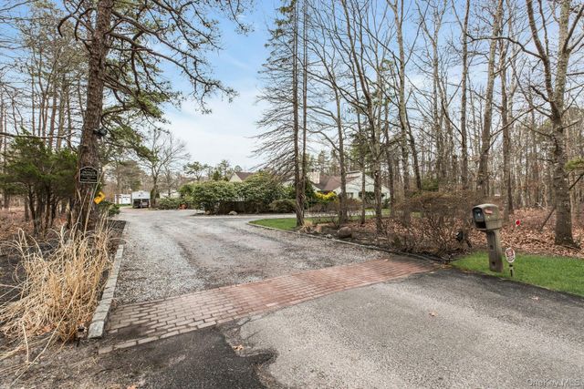 4 Christine Lane, Manorville, NY 11949