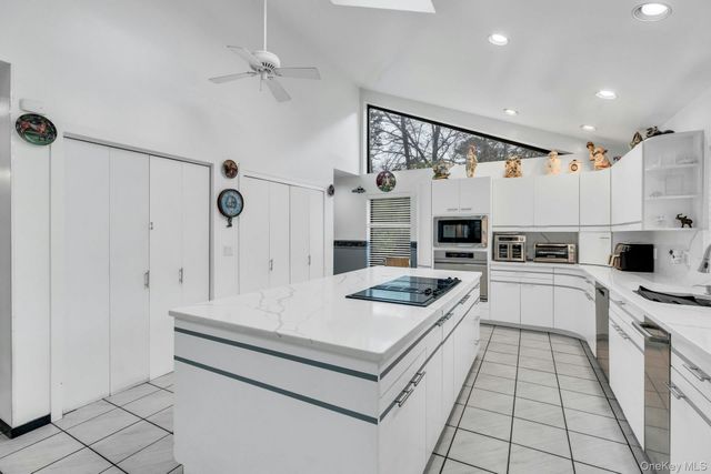 4 Christine Lane, Manorville, NY 11949