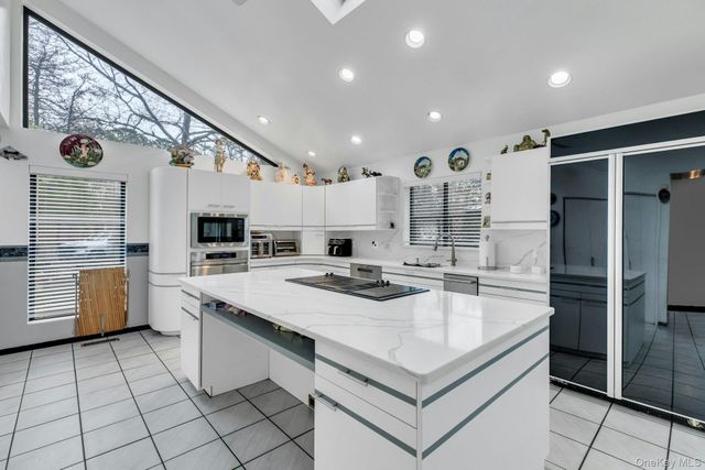 4 Christine Lane, Manorville, NY 11949