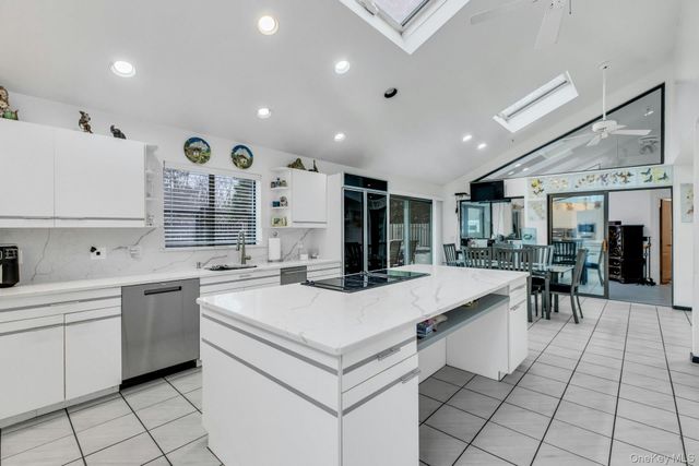 4 Christine Lane, Manorville, NY 11949