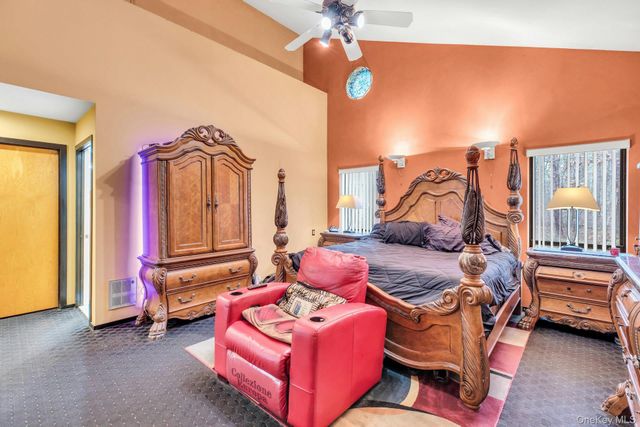 4 Christine Lane, Manorville, NY 11949