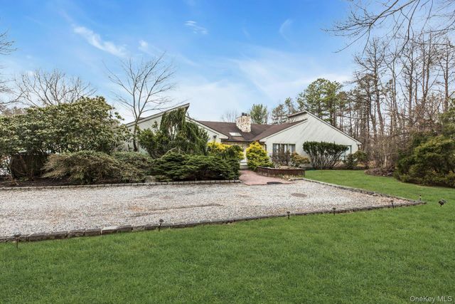 4 Christine Lane, Manorville, NY 11949