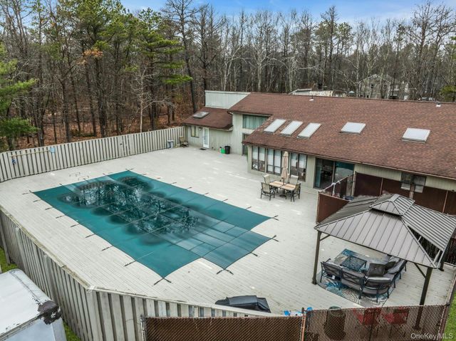 4 Christine Lane, Manorville, NY 11949