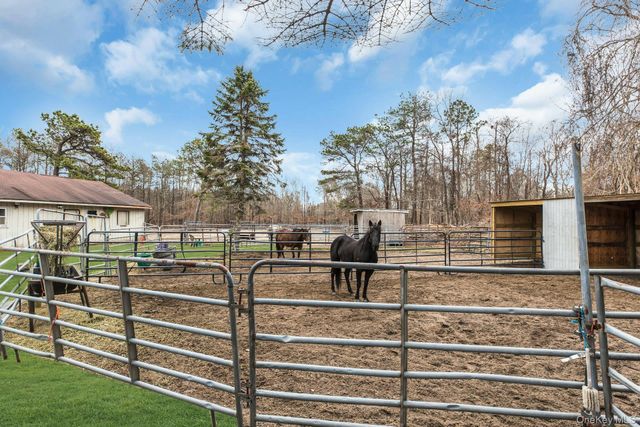 4 Christine Lane, Manorville, NY 11949