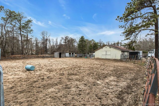 4 Christine Lane, Manorville, NY 11949